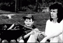 Wurstgrillen: papi -wann ist denn das Ding endlich fertig  27kb